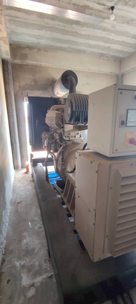 ขายเครื่องปั่นไฟ cummin big cam ได ขนาด 400kva  คันเร่งไฟฟ้า พร้อมแท่นถังน้ำมันราคา6.8แสนของอยู่จันทบูรี อ.ท่าใหม่
