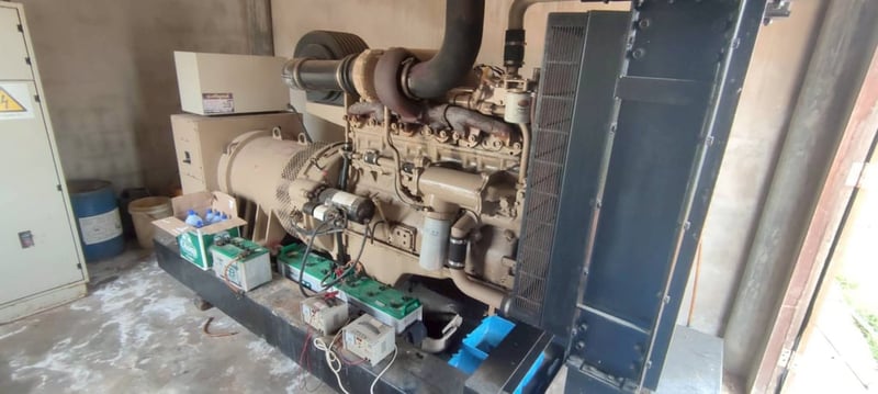 ขายเครื่องปั่นไฟ cummin big cam ได ขนาด 400kva  คันเร่งไฟฟ้า พร้อมแท่นถังน้ำมันราคา6.8แสนของอยู่จันทบูรี อ.ท่าใหม่