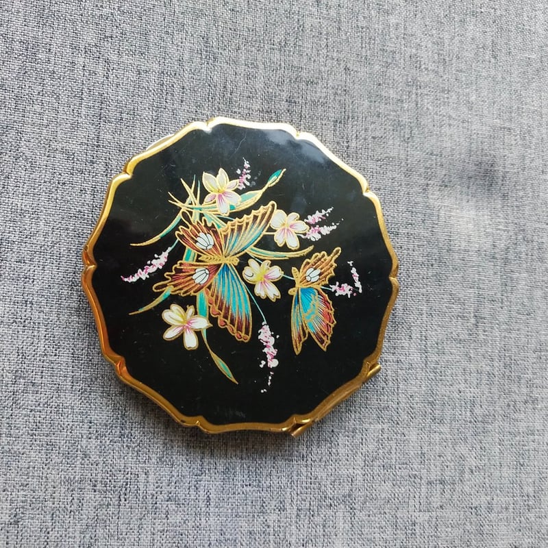 ตลับแป้งวินเทจโบราณ