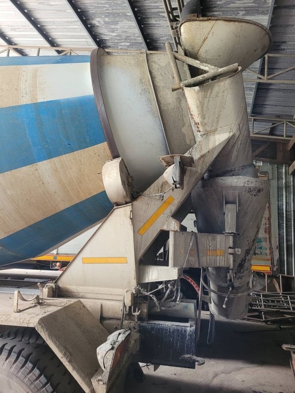 NISSAN UD 10ล้อ โม่ 7 คิว  เอกสารซื้อขาย  ราคา  450000