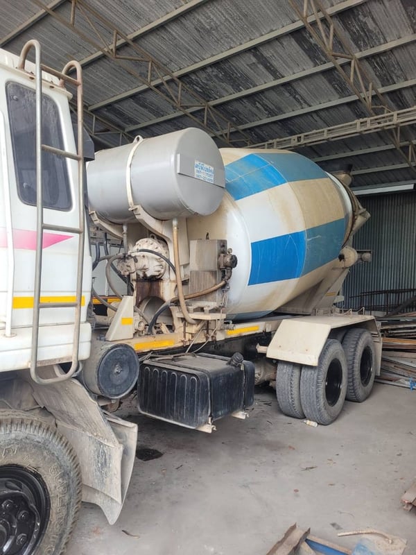 NISSAN UD 10ล้อ โม่ 7 คิว  เอกสารซื้อขาย  ราคา  450000