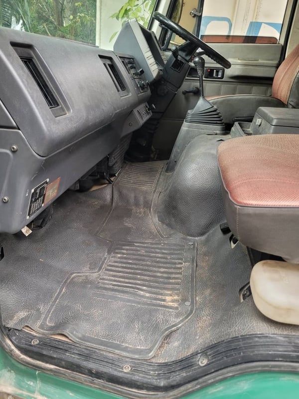 ISUZU รถโม่ 6 ล้อเครื่อง 175  เอกสารซื้อขาย ราคา  400000