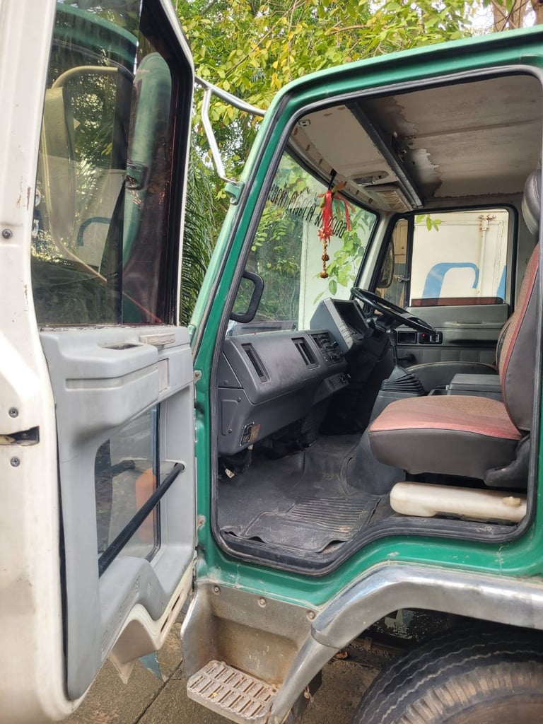 ISUZU รถโม่ 6 ล้อเครื่อง 175  เอกสารซื้อขาย ราคา  400000