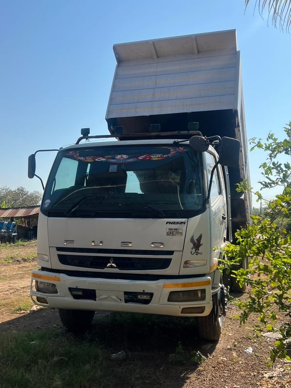 MITSUBISHI FUSO FN 240แรงม้า รถบรรทุก 10ล้อ ดั้มพ์ ปี2013