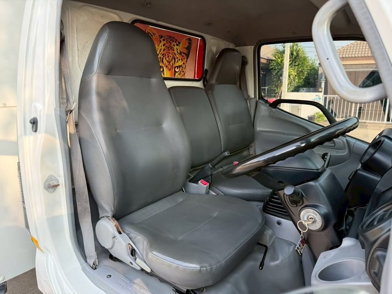 HINO XZU 150แรงม้า รถบรรทุก 4ล้อ ตู้แห้ง ปี2014