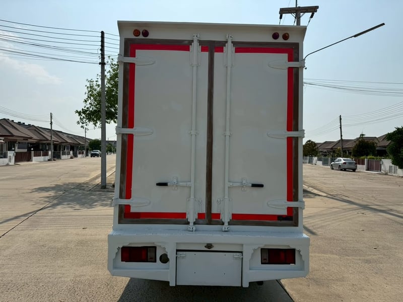 ISUZU NLR 130แรงม้า รถบรรทุก 4ล้อ ตู้แห้ง ปี2010