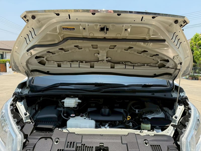 รถตู้หน้ายาว Toyota Commuter 2.8cc Auto 2022 ไมล์น้อย รถตู้หน้ายาว Toyota Commuter 2.8cc Auto 2022 ไมล์น้อย