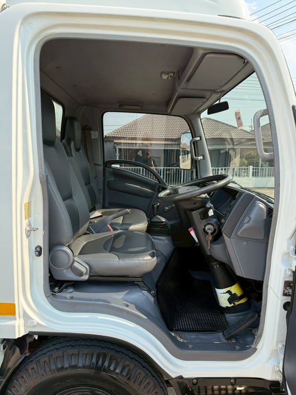 ISUZU NLR 130แรงม้า รถบรรทุก 4ล้อ ตู้แห้ง ปี2010