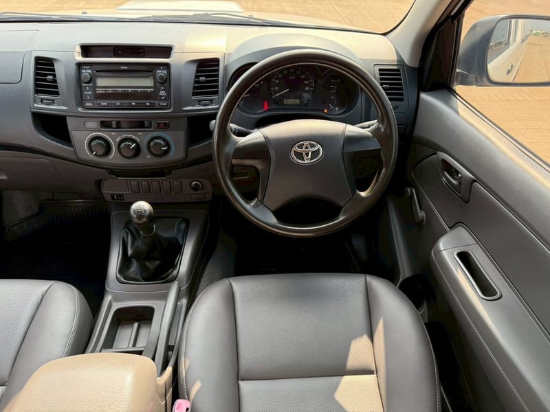 Toyota vigo 2.5cc Smart Cab 2013 Toyota vigo 2.5cc Smart Cab 2013