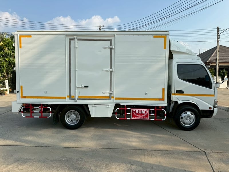 HINO XZU 150แรงม้า รถบรรทุก 4ล้อ ตู้แห้ง ปี2014