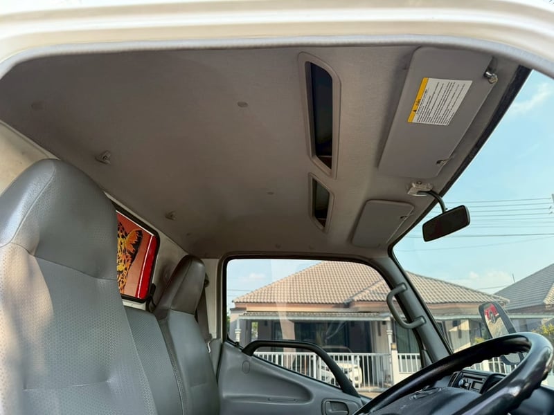 HINO XZU 150แรงม้า รถบรรทุก 4ล้อ ตู้แห้ง ปี2014