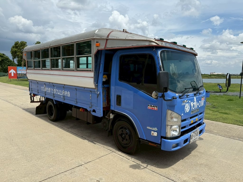 ISUZU NMR 130แรงม้า รถบรรทุก 6ล้อ สองแถว ปี2016 เลขไมล์ 216,439 กม.