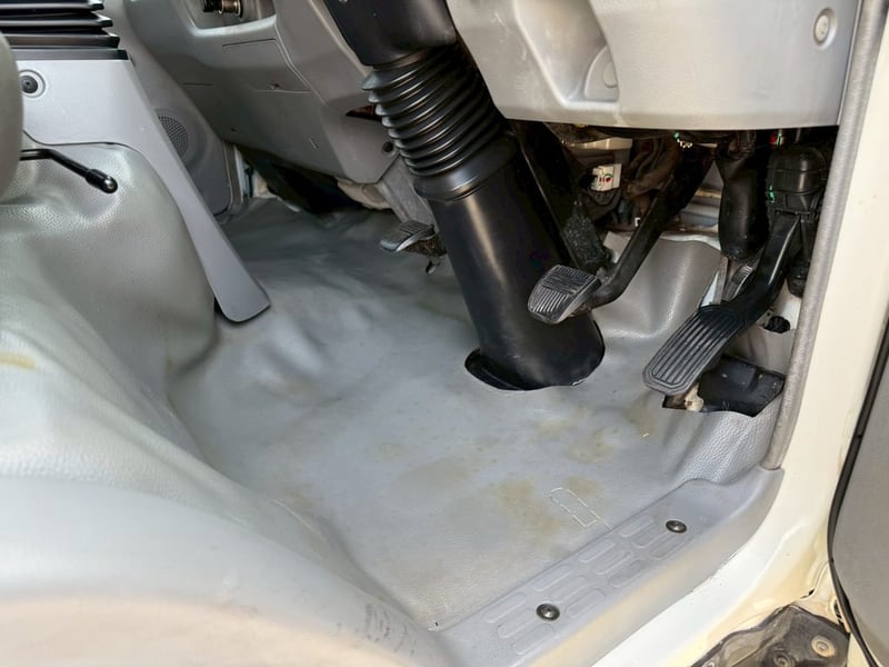 HINO XZU 150แรงม้า รถบรรทุก 4ล้อ ตู้แห้ง ปี2014