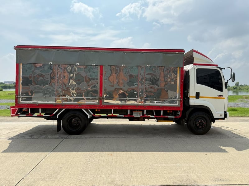 ISUZU FRR 210แรงม้า รถบรรทุก 6ล้อ กระบะเหล็ก ปี2011