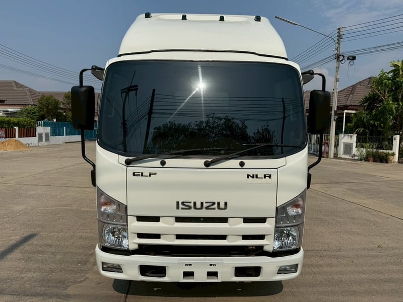 ISUZU NLR 130แรงม้า รถบรรทุก 4ล้อ ตู้แห้ง ปี2010
