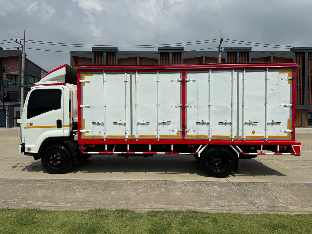 ISUZU FRR 210แรงม้า รถบรรทุก 6ล้อ กระบะเหล็ก ปี2011 ISUZU FRR 210แรงม้า รถบรรทุก 6ล้อ กระบะเหล็ก ปี2011