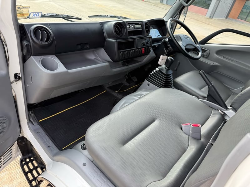 HINO XZU 300แรงม้า รถบรรทุก 4ล้อ ตู้แห้ง ปี2018 เลขไมล์ 83,042 กม.