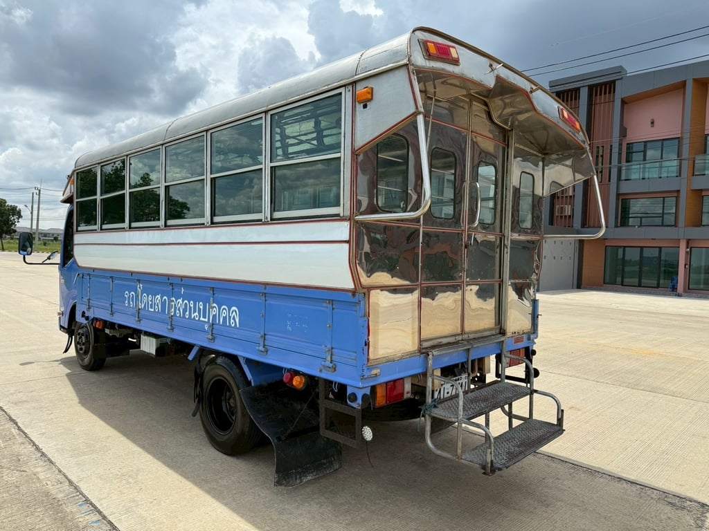 ISUZU NMR 130 แรงม้า รถบรรทุก 4ล้อ สองแถว ปี2016 ISUZU NMR 130 แรงม้า รถบรรทุก 4ล้อ สองแถว ปี2016