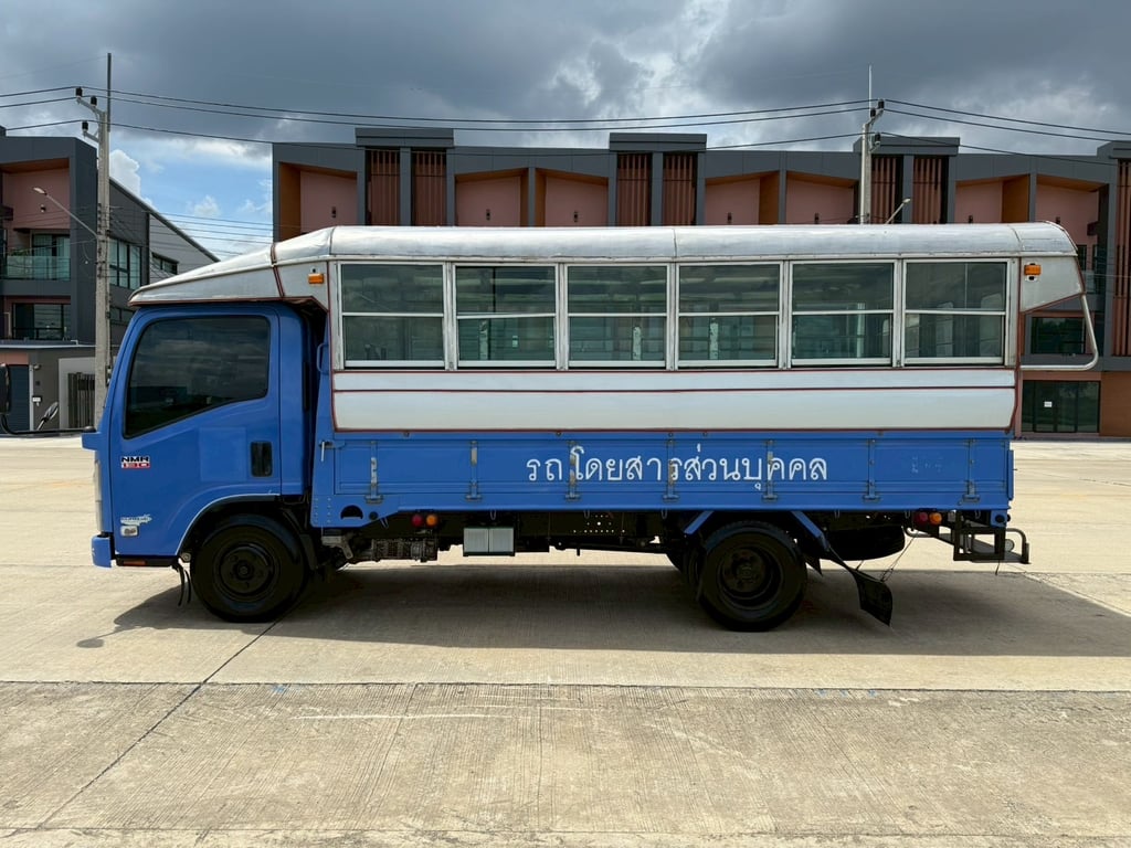 ISUZU NMR 130แรงม้า รถบรรทุก 6ล้อ สองแถว ปี2016 เลขไมล์ 216,439 กม.