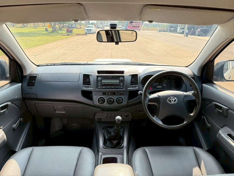 Toyota Vigo 2.5cc Open Cab 2013 Toyota Vigo 2.5cc Open Cab 2013