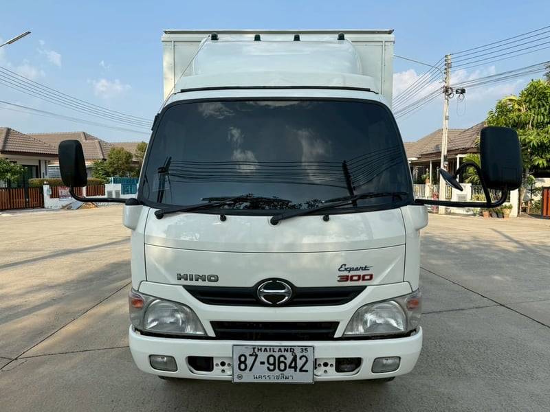 HINO XZU 150แรงม้า รถบรรทุก 4ล้อ ตู้แห้ง ปี2014