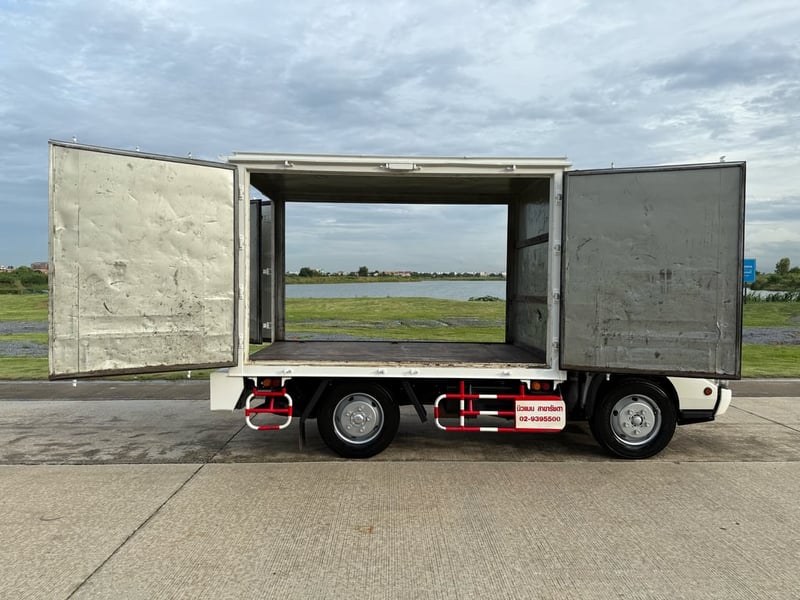 HINO XZU 300แรงม้า รถบรรทุก 4ล้อ ตู้แห้ง ปี2018 เลขไมล์ 83,042 กม.