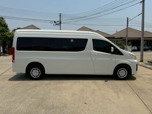 รถตู้หน้ายาว Toyota Commuter 2.8cc Auto 2022 ไมล์น้อย รถตู้หน้ายาว Toyota Commuter 2.8cc Auto 2022 ไมล์น้อย