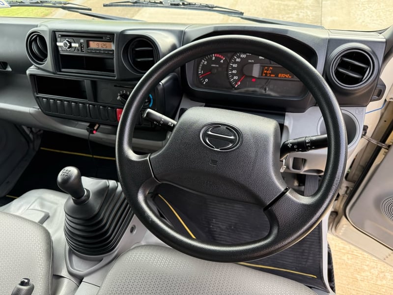 HINO XZU 300แรงม้า รถบรรทุก 4ล้อ ตู้แห้ง ปี2018 เลขไมล์ 83,042 กม.