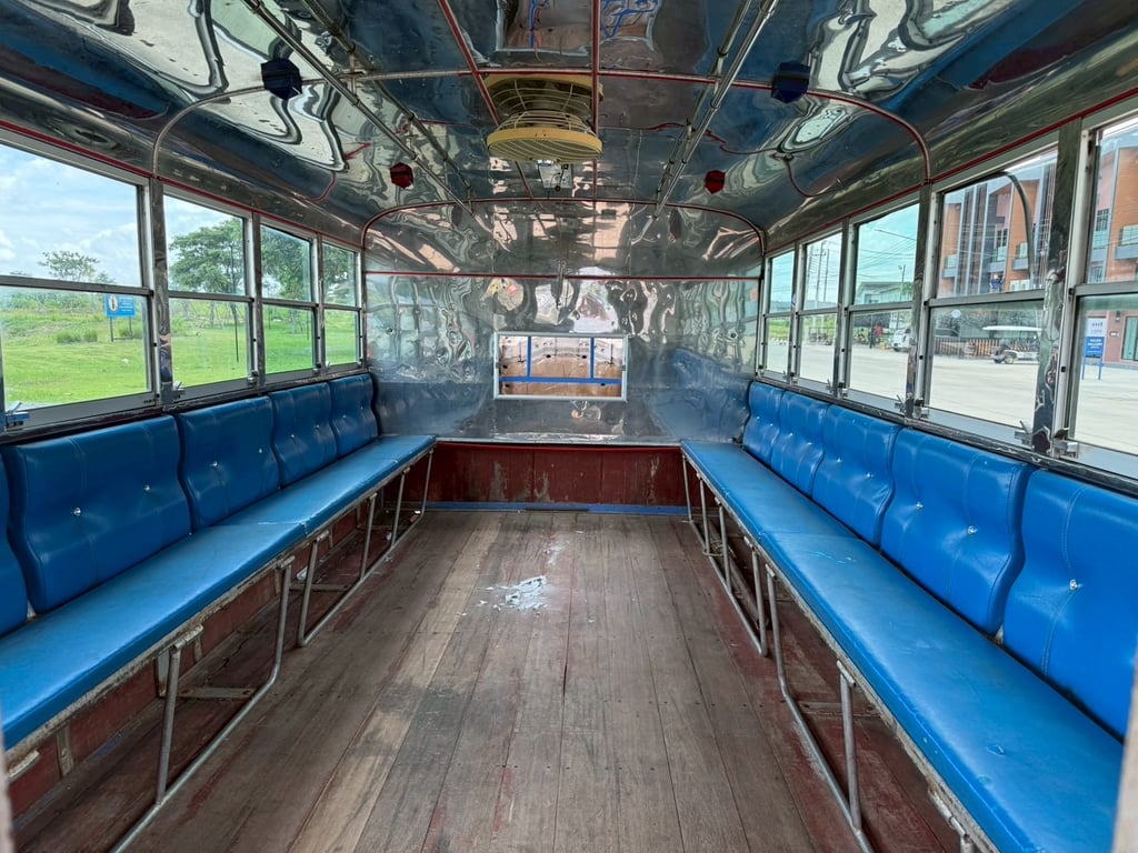 ISUZU NMR 130 แรงม้า รถบรรทุก 4ล้อ สองแถว ปี2016 ISUZU NMR 130 แรงม้า รถบรรทุก 4ล้อ สองแถว ปี2016