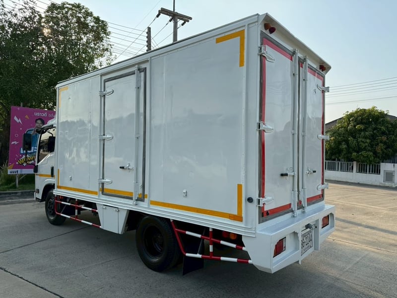 ISUZU NMR 130แรงม้า รถบรรทุก 6ล้อ กระบะเหล็ก ปี2009 ISUZU NMR 130แรงม้า รถบรรทุก 6ล้อ กระบะเหล็ก ปี2009