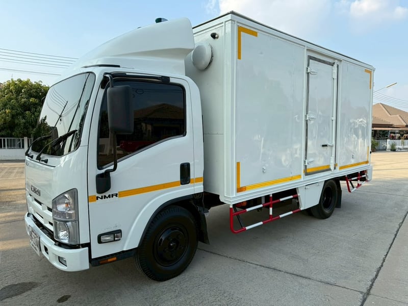 ISUZU NMR 130แรงม้า รถบรรทุก 6ล้อ กระบะเหล็ก ปี2009 ISUZU NMR 130แรงม้า รถบรรทุก 6ล้อ กระบะเหล็ก ปี2009