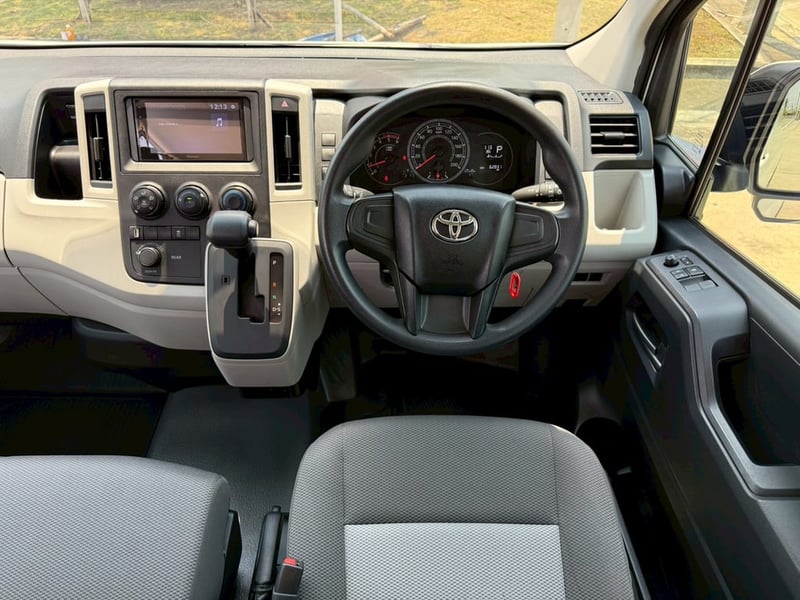 รถตู้หน้ายาว Toyota Commuter 2.8cc Auto 2022 ไมล์น้อย รถตู้หน้ายาว Toyota Commuter 2.8cc Auto 2022 ไมล์น้อย