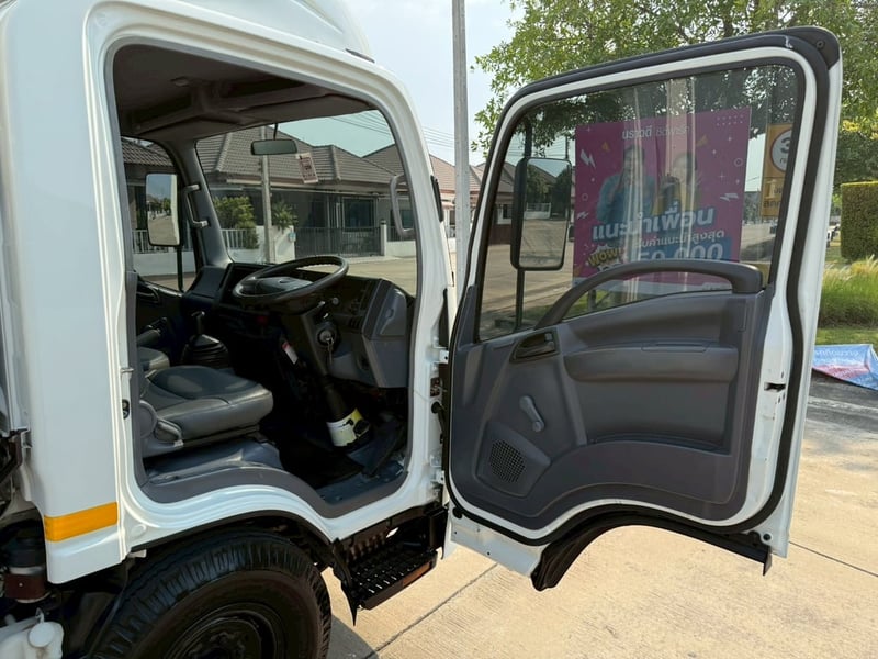 ISUZU NLR 130แรงม้า รถบรรทุก 4ล้อ ตู้แห้ง ปี2010