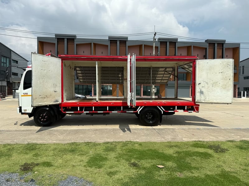 ISUZU FRR 210แรงม้า รถบรรทุก 6ล้อ กระบะเหล็ก ปี2011