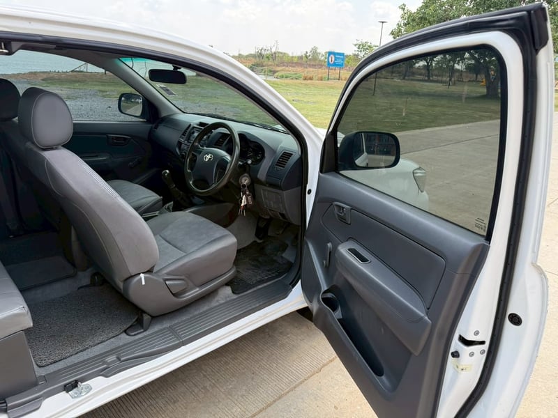 Toyota Vigo Champ 2.5 Smart Cab 2013 Toyota Vigo Champ 2.5 Smart Cab 2013