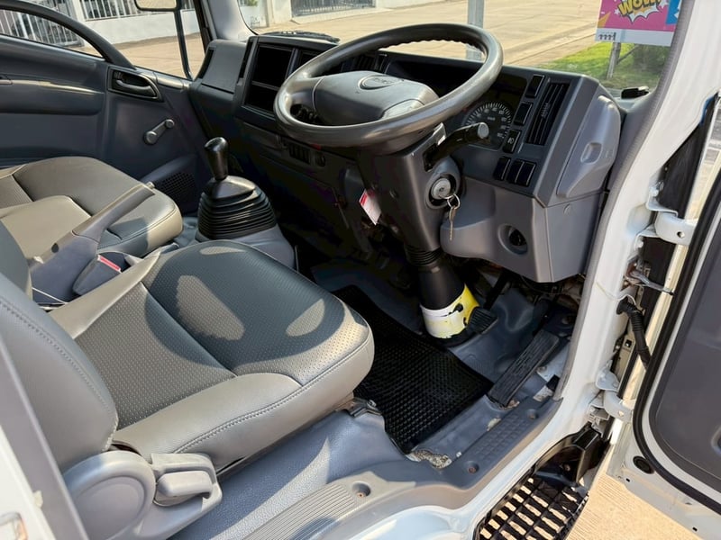 ISUZU NLR 130แรงม้า รถบรรทุก 4ล้อ ตู้แห้ง ปี2010