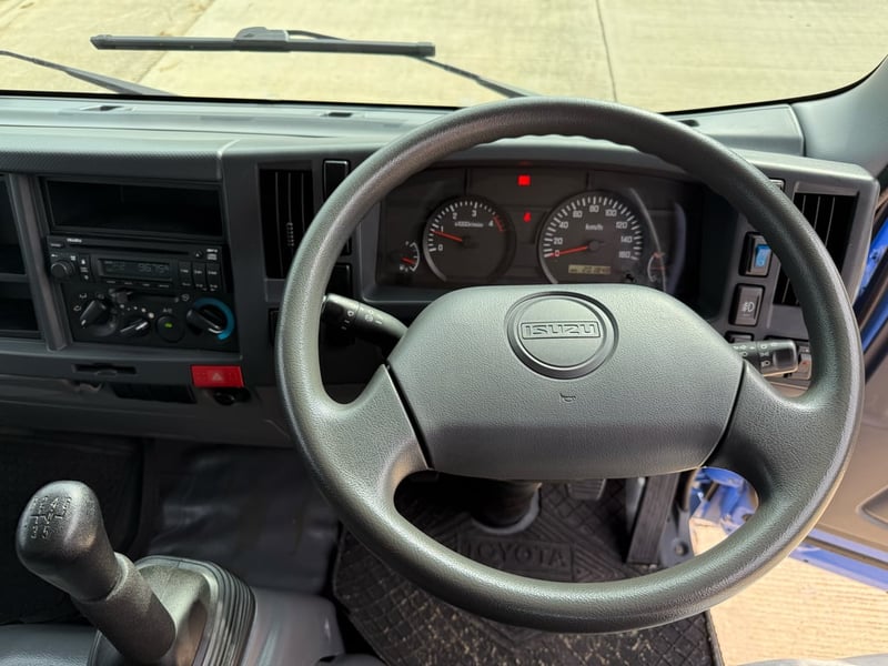 ISUZU NMR 130แรงม้า รถบรรทุก 4ล้อ กระบะเหล็ก ปี2016