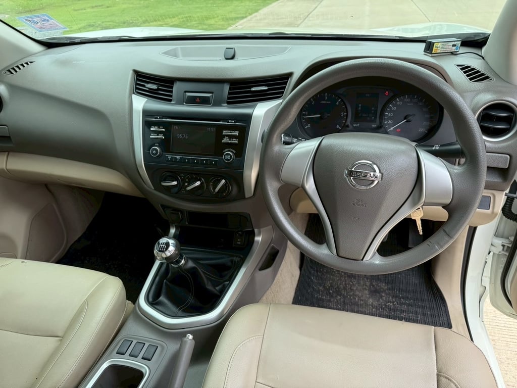 Nissan Navara NP300 king-cab 
