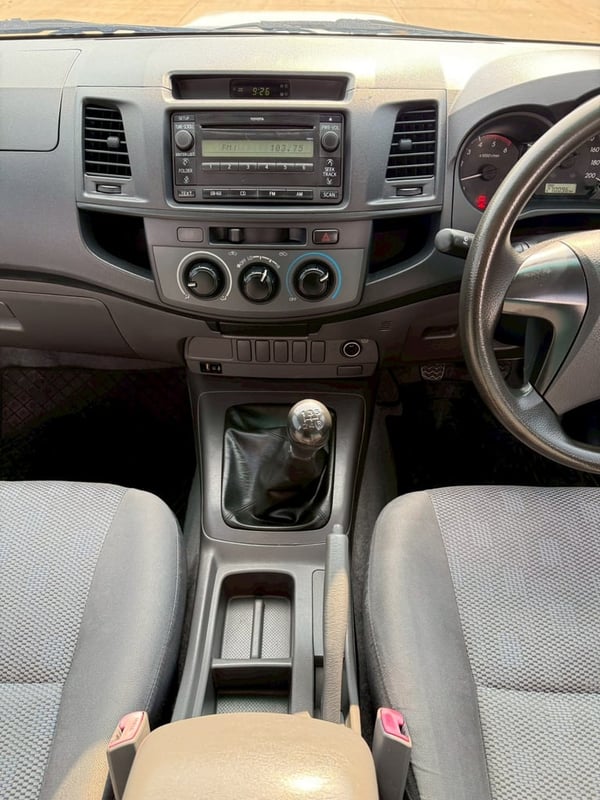 Toyota Vigo Champ 2.5 Smart Cab 2013 Toyota Vigo Champ 2.5 Smart Cab 2013