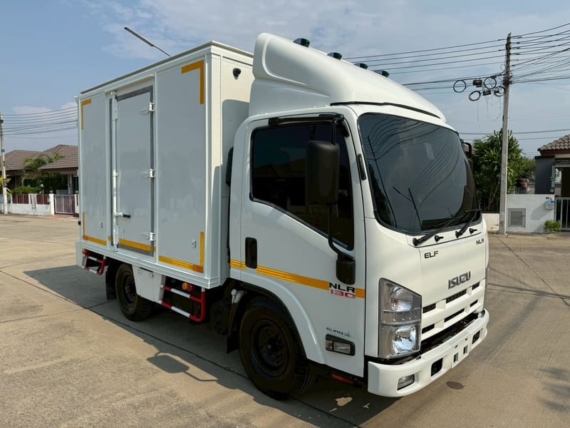 ISUZU NLR 130แรงม้า รถบรรทุก 4ล้อ ตู้แห้ง ปี2010