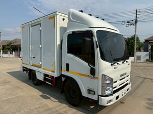 ISUZU NLR 130แรงม้า รถบรรทุก 4ล้อ ตู้แห้ง ปี2010