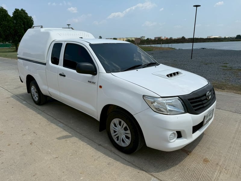 Toyota Vigo หน้าแซมป์ 2.5cc 2013 Toyota Vigo หน้าแซมป์ 2.5cc 2013