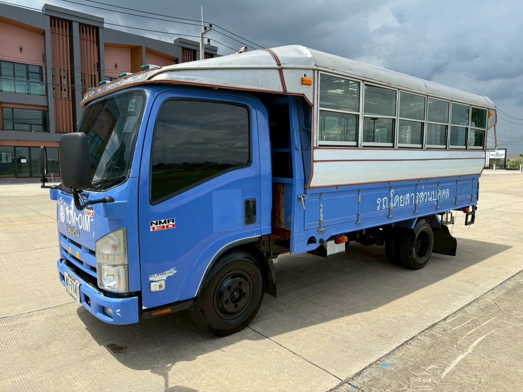 ISUZU NMR 130แรงม้า รถบรรทุก 6ล้อ สองแถว ปี2016 เลขไมล์ 216,439 กม.