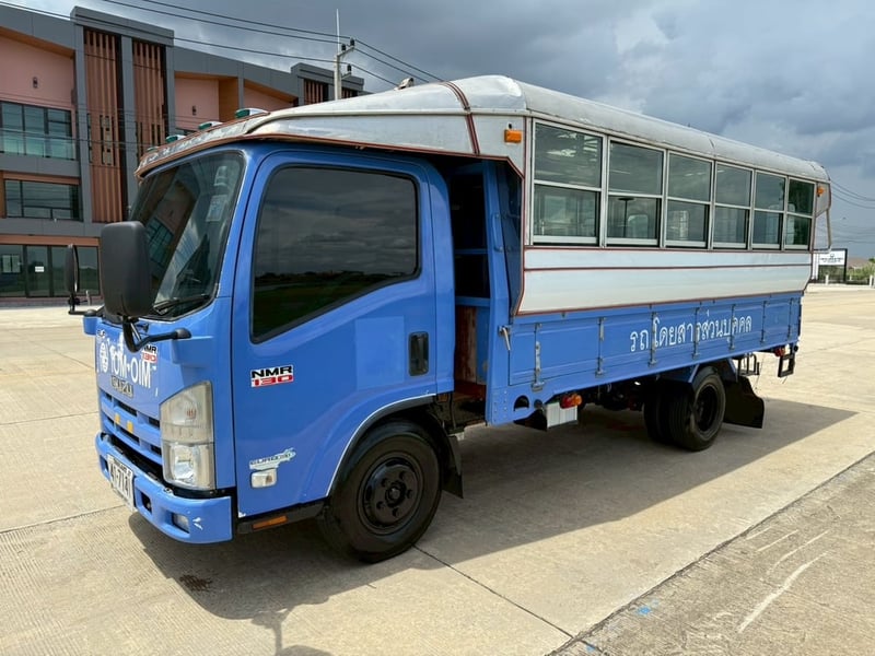 ISUZU NMR 130แรงม้า รถบรรทุก 6ล้อ สองแถว ปี2016 เลขไมล์ 216,439 กม. ISUZU NMR 130แรงม้า รถบรรทุก 6ล้อ สองแถว ปี2016 เลขไมล์ 216,439 กม.