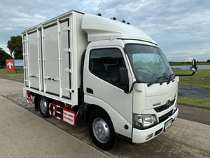 HINO XZU 300แรงม้า รถบรรทุก 4ล้อ ตู้แห้ง ปี2018 เลขไมล์ 83,042 กม.
