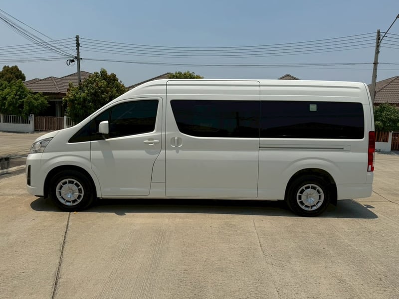 รถตู้หน้ายาว Toyota Commuter 2.8cc Auto 2022 ไมล์น้อย รถตู้หน้ายาว Toyota Commuter 2.8cc Auto 2022 ไมล์น้อย