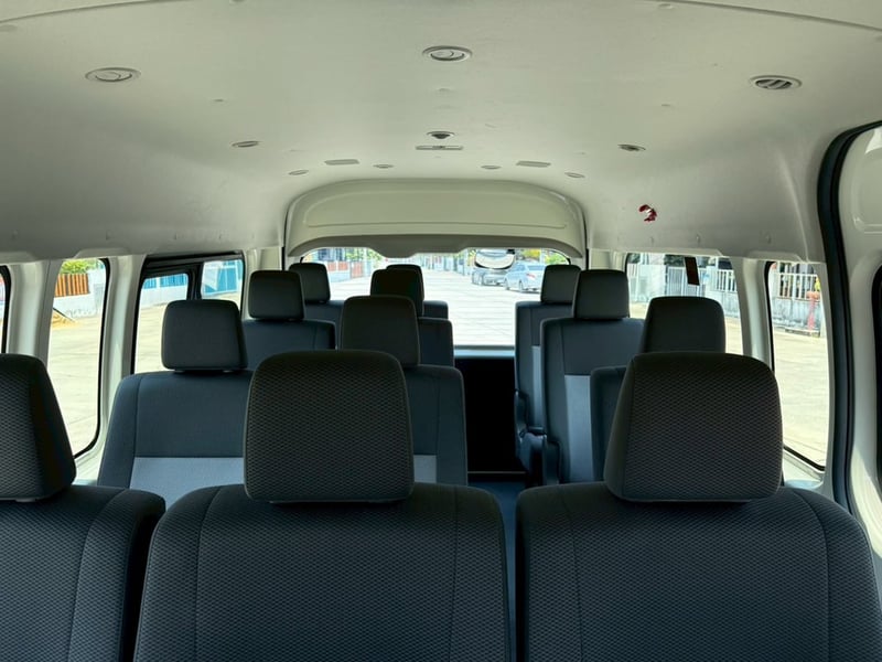 รถตู้หน้ายาว Toyota Commuter 2.8cc Auto 2022 ไมล์น้อย รถตู้หน้ายาว Toyota Commuter 2.8cc Auto 2022 ไมล์น้อย