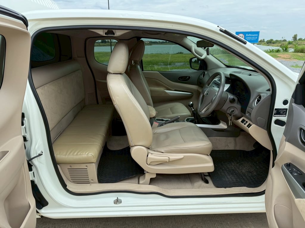 Nissan Navara NP300 king-cab 