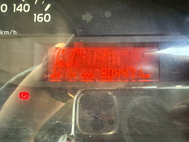 HINO XZU 150แรงม้า รถบรรทุก 4ล้อ ตู้แห้ง ปี2014