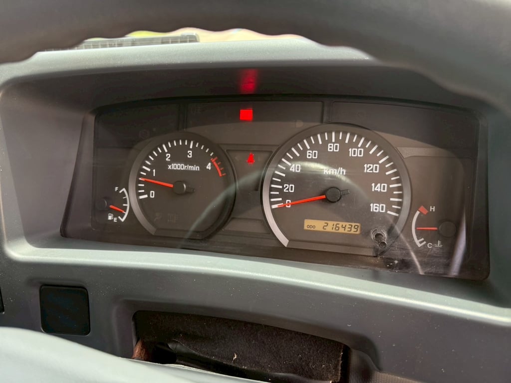 ISUZU NMR 130 แรงม้า รถบรรทุก 4ล้อ สองแถว ปี2016 ISUZU NMR 130 แรงม้า รถบรรทุก 4ล้อ สองแถว ปี2016